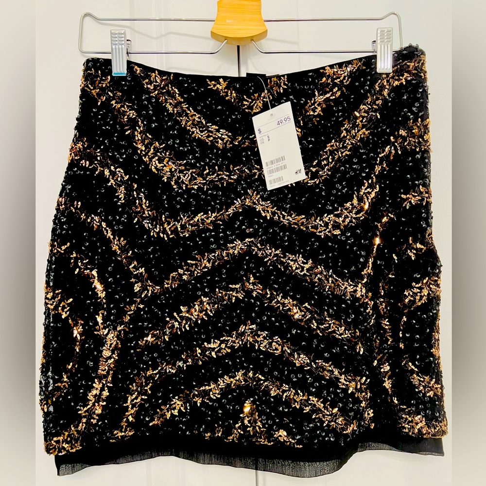 BNWT H&M Gold and Black Sequin Mini Skirt S